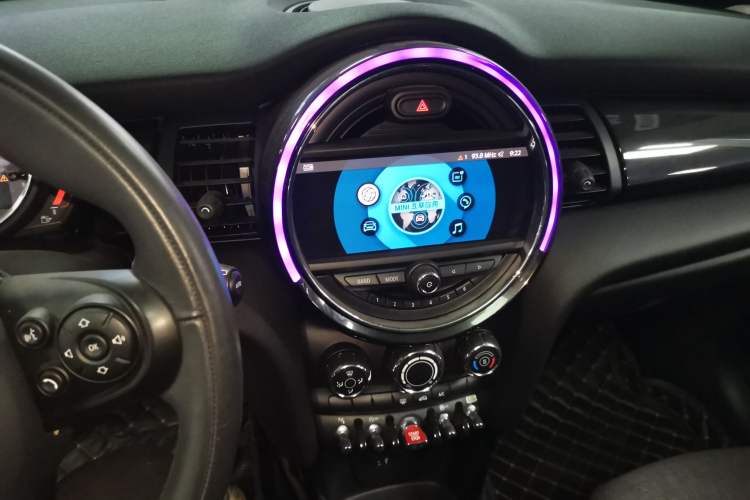 Used  MINI 2019 1.5T COOPER Classic Edition Five-Door Version
