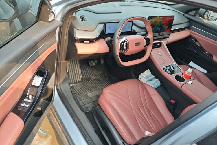 Used  L6 2025 EM-i 140km Starship Edition
