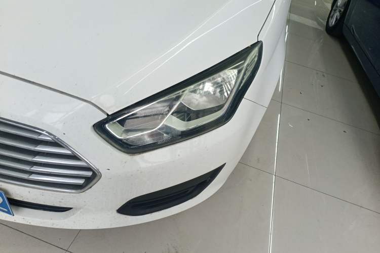 Used Ford Escort 2019 Revised 1.5L Automatic ZhiXiang Version China VI Standard
