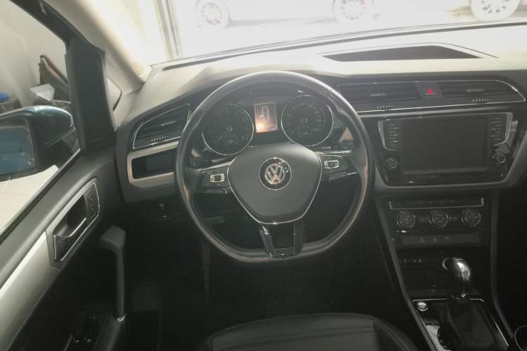 Used Volkswagen Touran 2018 Volkswagen Touran L 280TSI DSG Boundary Edition 7 Seats China VI Standard

