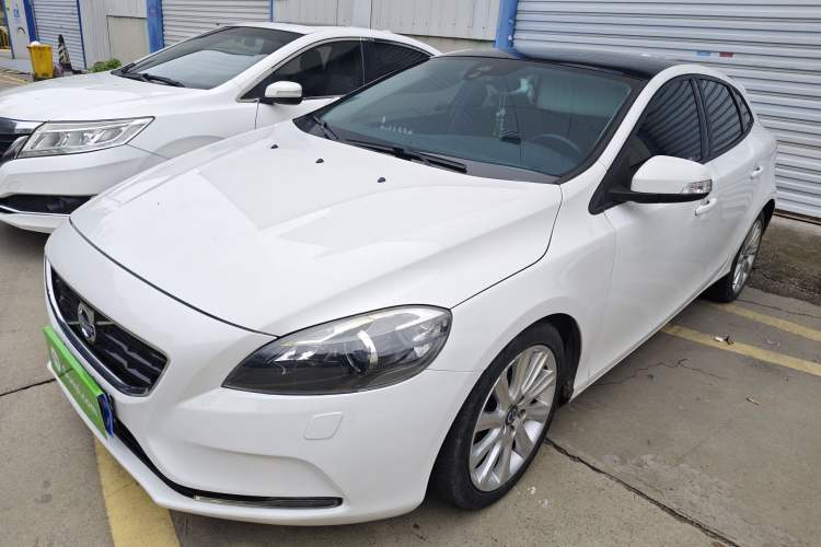 Used Volvo V40 2015 1.6T Zhiyi Edition
