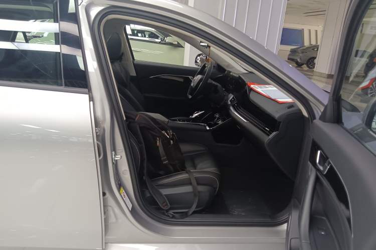 Used Bestune B70 2023 Third Generation 1.5T Automatic Enjoyment Version 70th Anniversary Edition