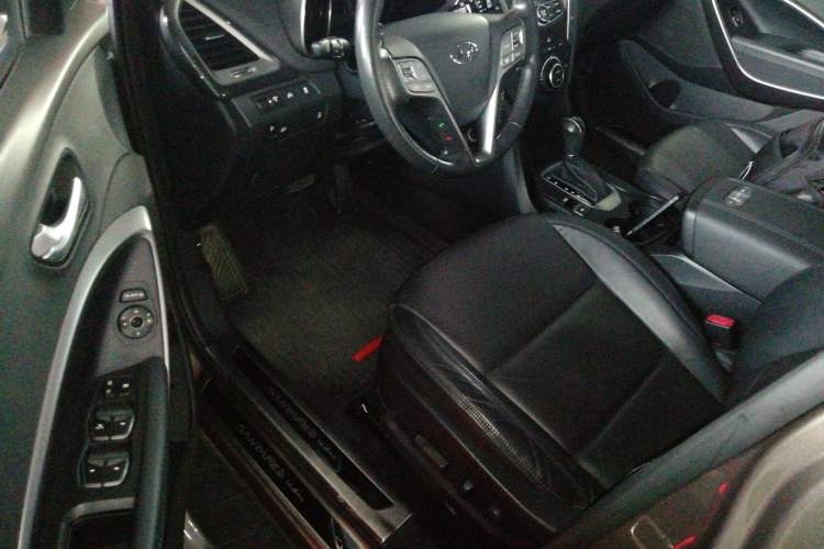 Used Hyundai Santa Fe 2015 2.0T Automatic All-Wheel Drive Smart Version 5 Seats