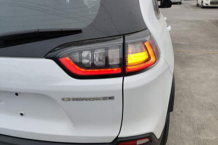 Used  Cherokee 2020 2.0T Two-Wheel Drive Leading Edition