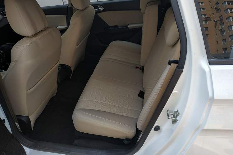 Used Baojun 310W 2017 1.5L Manual Comfort Version China VI Emission Standard
