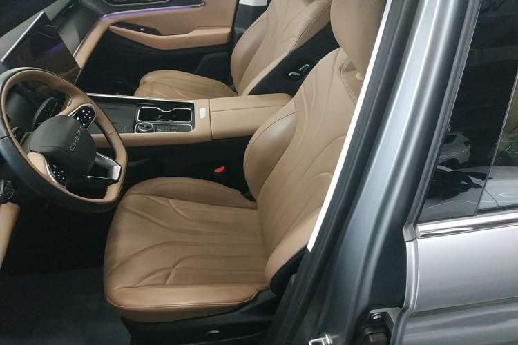 Used Chery Tiggo 8 L 2024 2.0T Two-Wheel Drive Prestige Version 5 Seats
