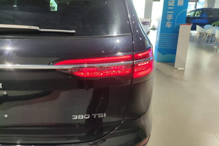 Used Volkswagen Viloran 2024 380TSI Premium Edition
