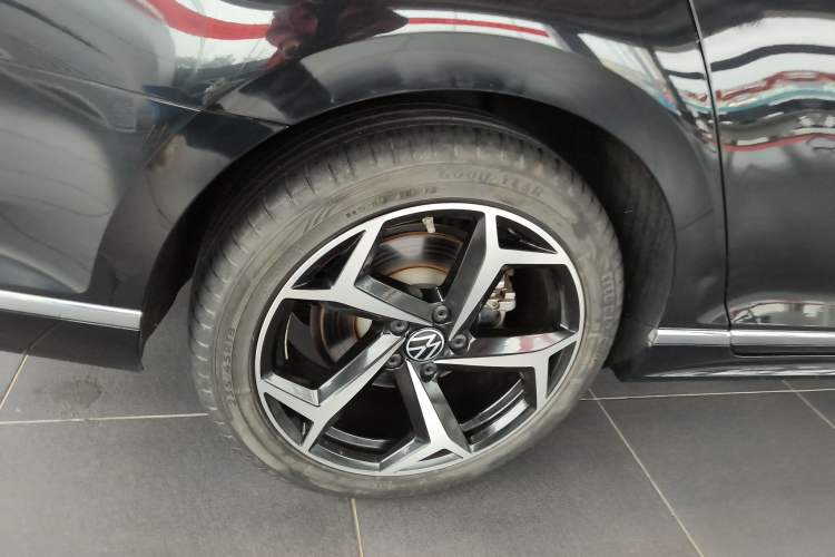 Used Volkswagen Magotan 2023 2 Million Units Limited Edition 330TSI DSG Leading Version
