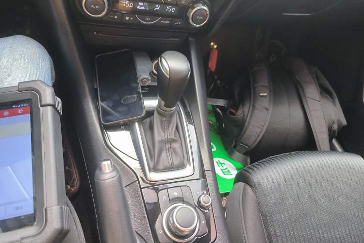 Used Mazda Mazda 3 Axela 2016 Sedan 1.5L Automatic Luxury Model
