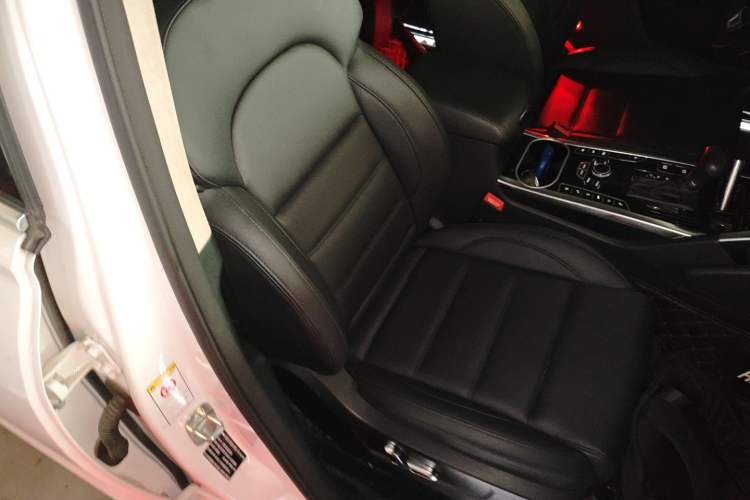 Used Haval H7 2017 Red-Label H7 2.0T Automatic Prestige Model
