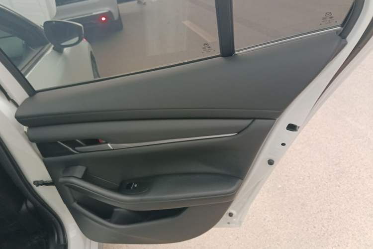 Used Mazda Mazda 3 Axela 2020 1.5L Automatic Luxury Version
