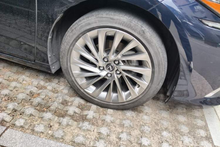 Used Lexus ES 2018 300h Executive Version China V Standard
