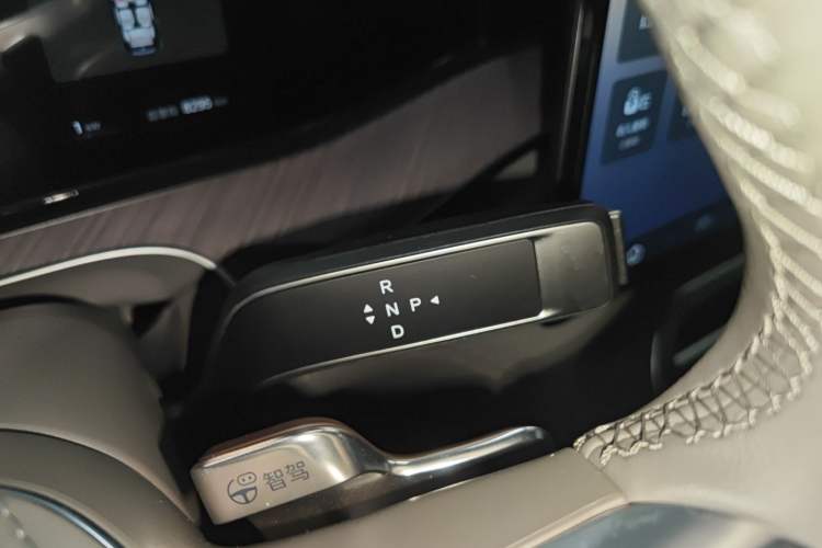 Used Denza N9 2025 Flagship Model
