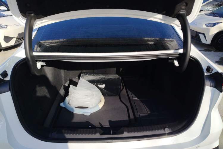 Used  L6 2024 125km Creative Edition