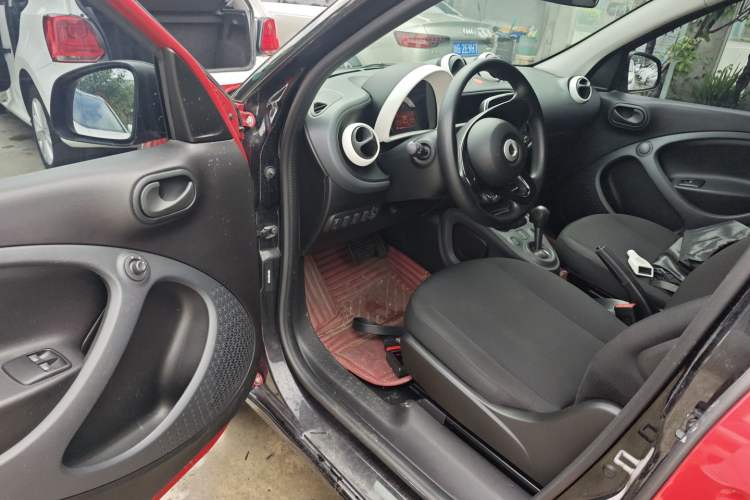 Used  forfour 2018 1.0L 52 kW Dynamic Edition
