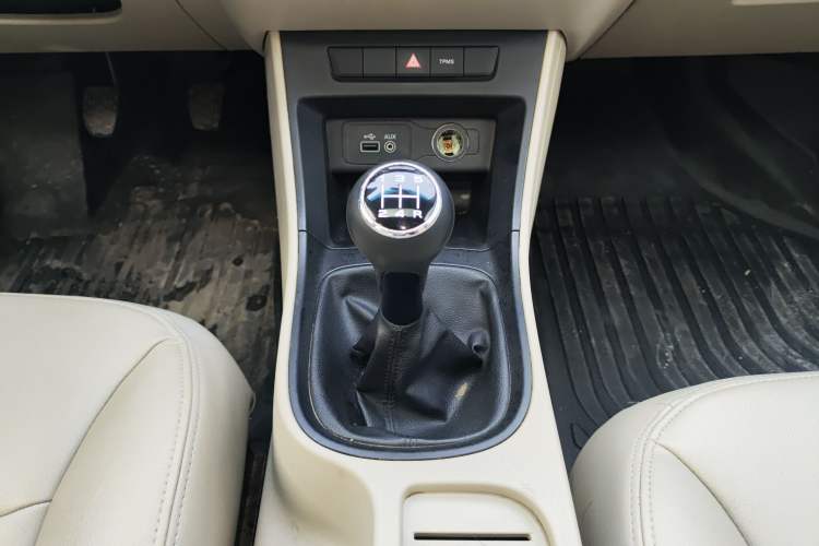 Used Roewe 360 2015 1.5L manual luxury edition
