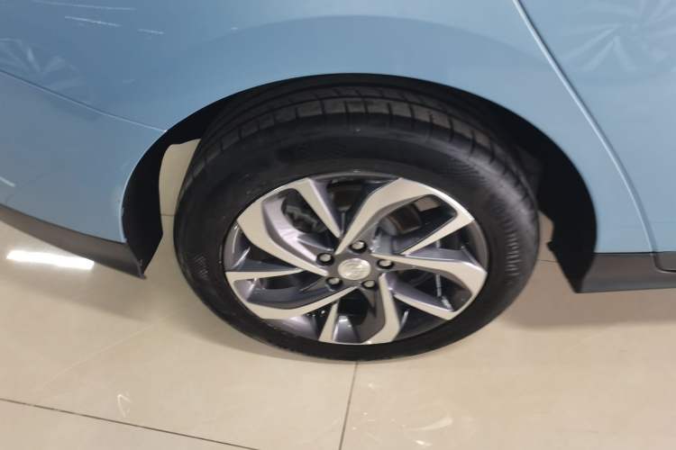 Used Buick Velite 6 2019 Connected Fashion Model