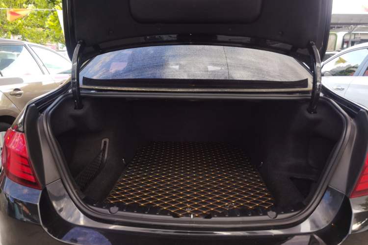 Used BMW 5 Series 2017 528Li Leading Model
