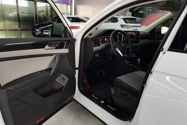 Used Volkswagen Tayron 2023 280TSI Two-Wheel-Drive Luxury Plus Advanced Version
