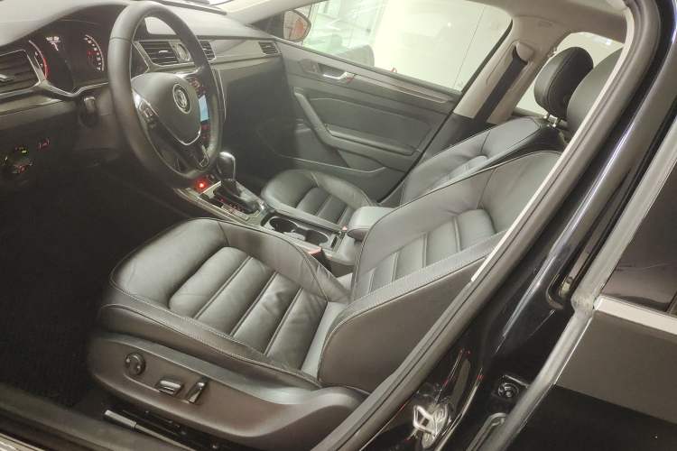 Used Volkswagen Passat 2016 330TSI DSG Luxury Edition
