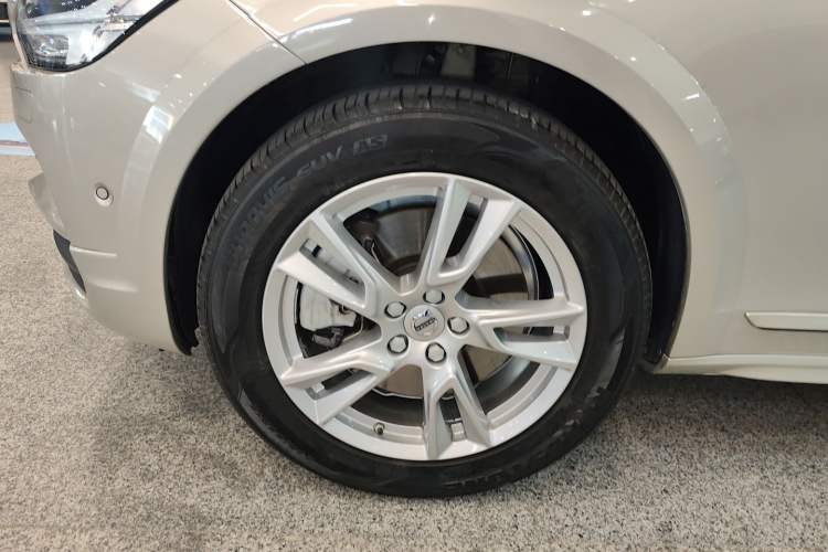 Used Volvo V90 2017 Cross Country T5 AWD Smart Range Edition
