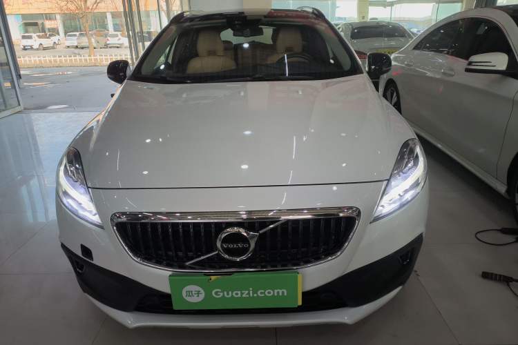 Used Volvo V40 2017 Cross Country T3 Zhiya Edition