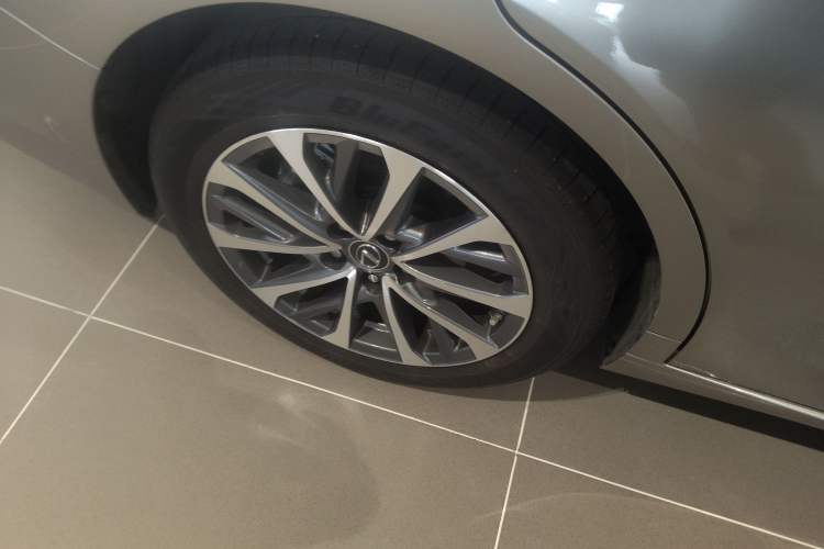 Used Lexus ES 2023 200 Excellence Edition
