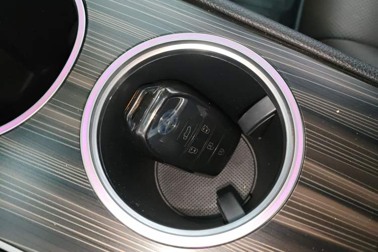 Used Toyota Sienna 2023 2.5L Hybrid Platinum Edition