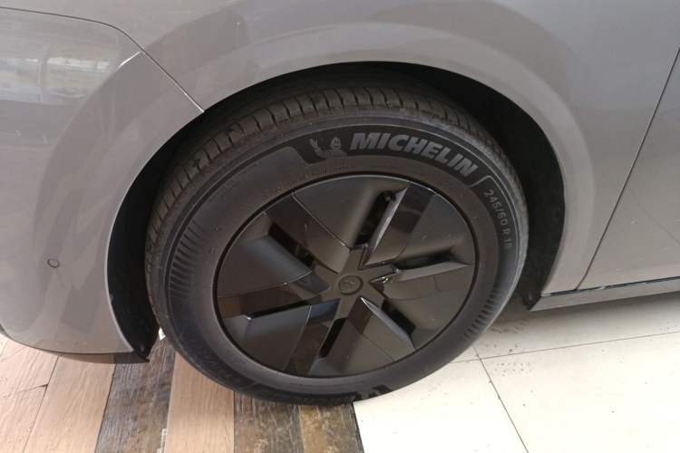 Used Li Auto MEGA 2024 Ultra Model
