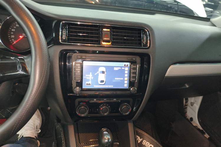 Used Volkswagen Sagitar 2015 1.6L Automatic Comfort Model
