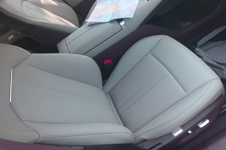 Used  YU7 2025 Ultra-Long Range High-Performance All-Wheel-Drive Max Edition
