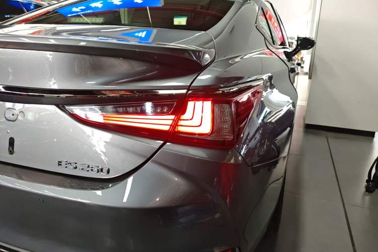 Used Lexus ES 2020 260 F SPORT
