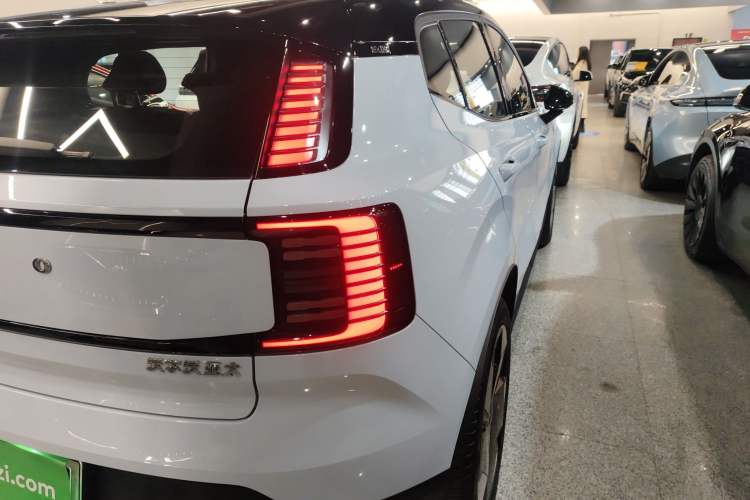 Used Volvo EX30 2025 Rear-Drive Long-Range Plus Model