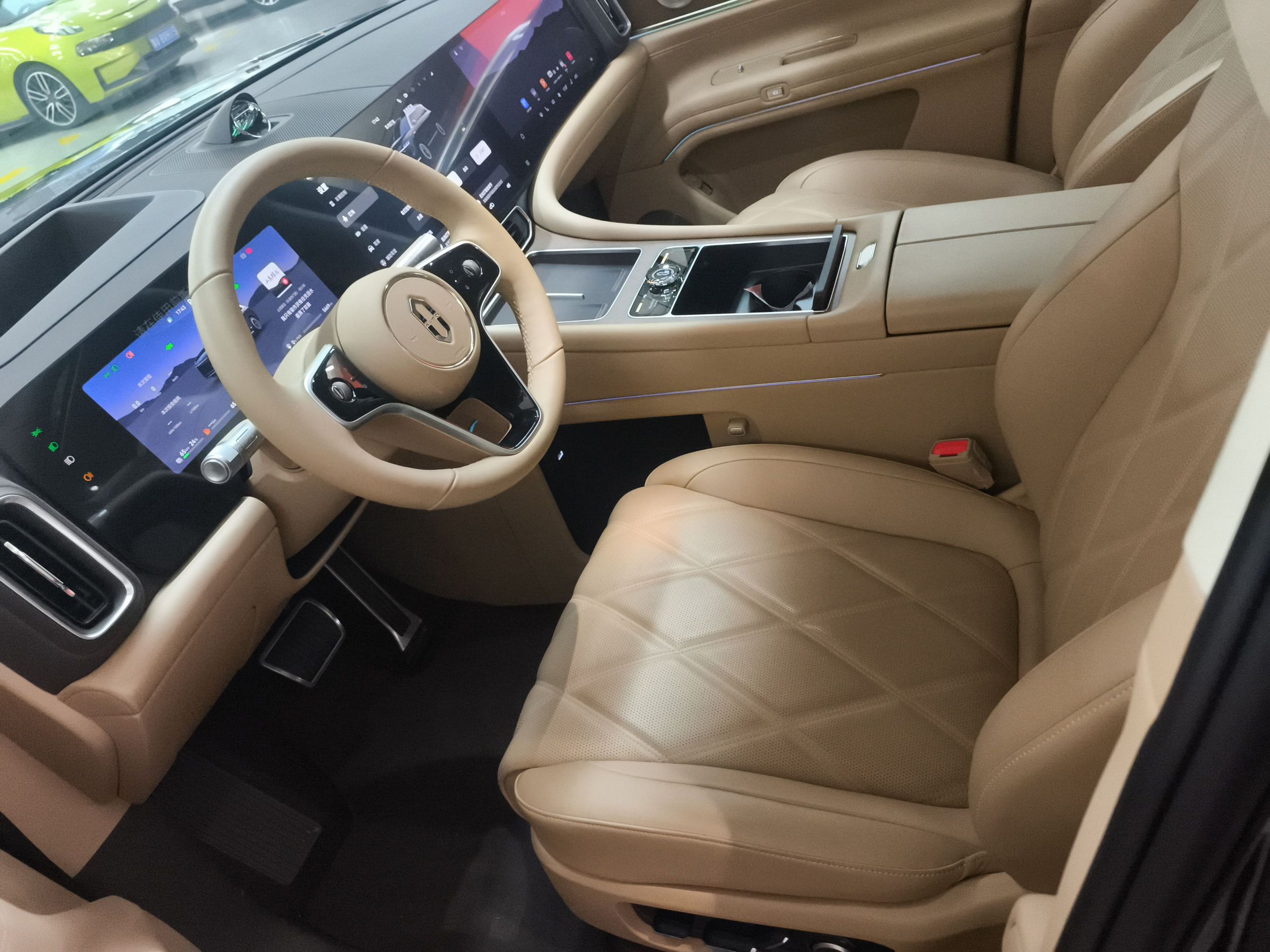 المقاعد الأمامية داخل السيارة