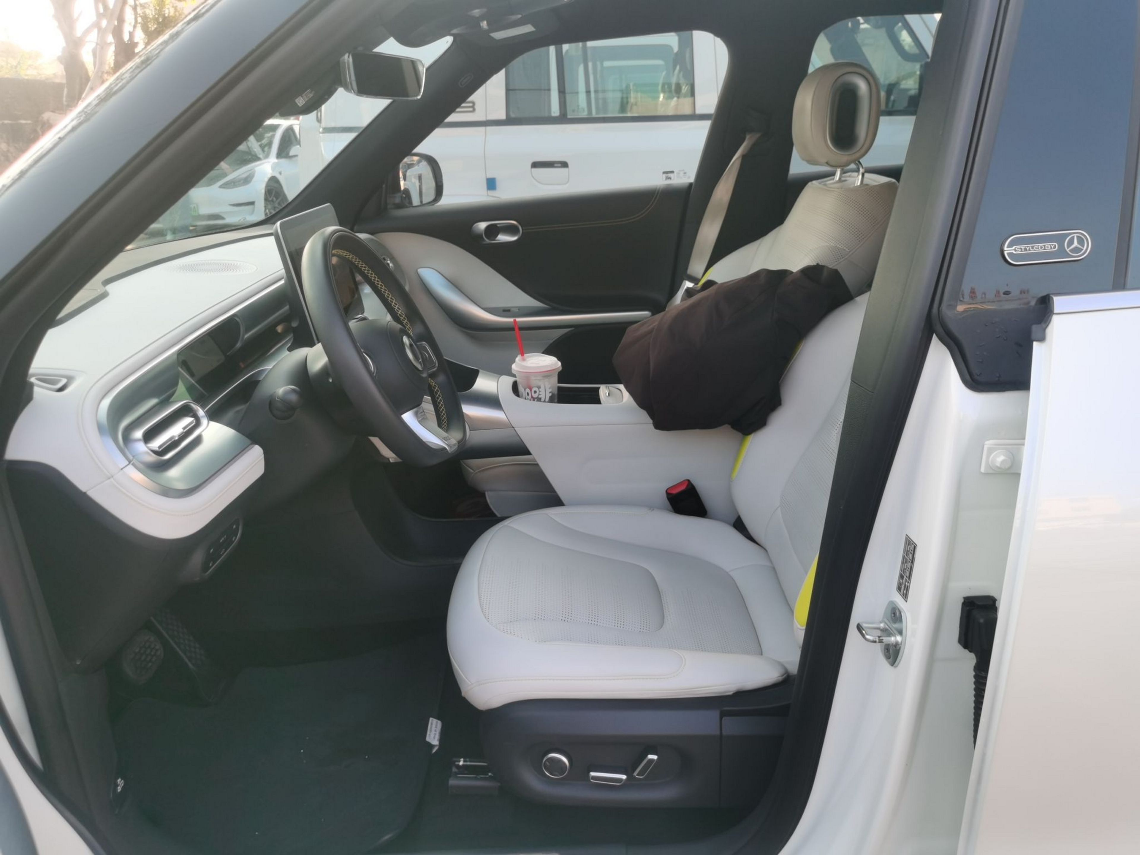 Переднее сиденье в автомобиле