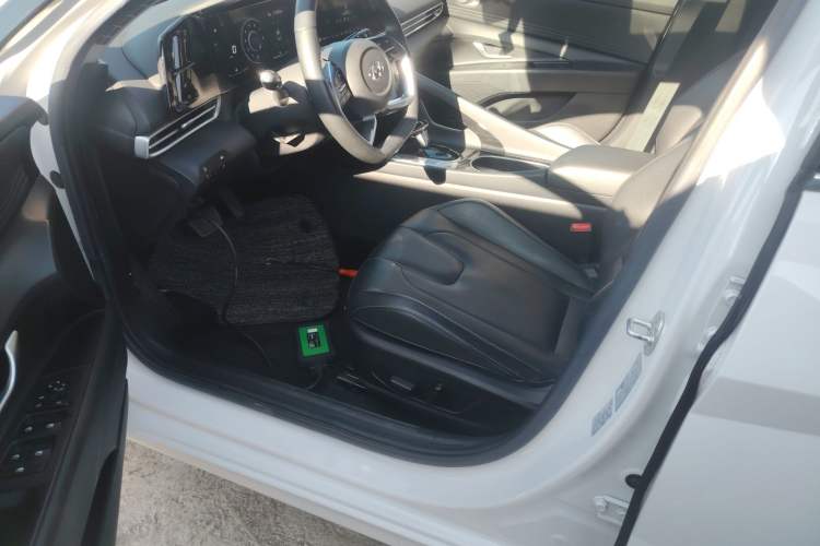 Used Hyundai Elantra 2022 1.5L CVT LUX Prestige Edition