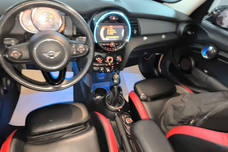Used  MINI 2016 1.5T COOPER Five-Door Edition
