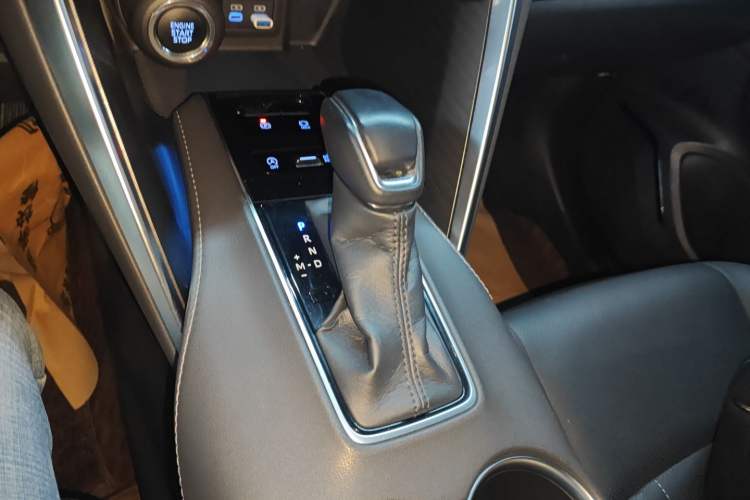 Used Toyota Harrier 2022 2.0L CVT Two-Wheel Drive Deluxe Edition