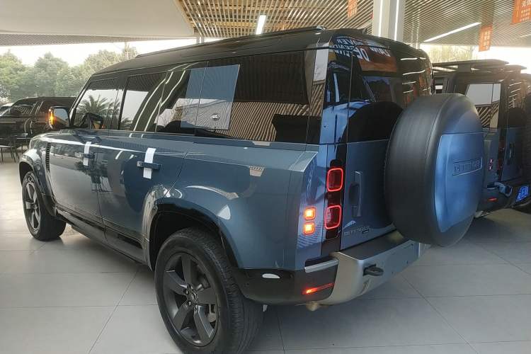 Used Land Rover Defender 2023 110 3.0T P400 X-DYNAMIC HSE
