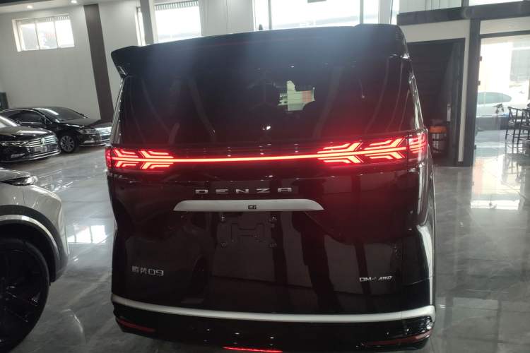 Used Denza D9 2024 DM-i 980 Four-Wheel Drive Prestige Model
