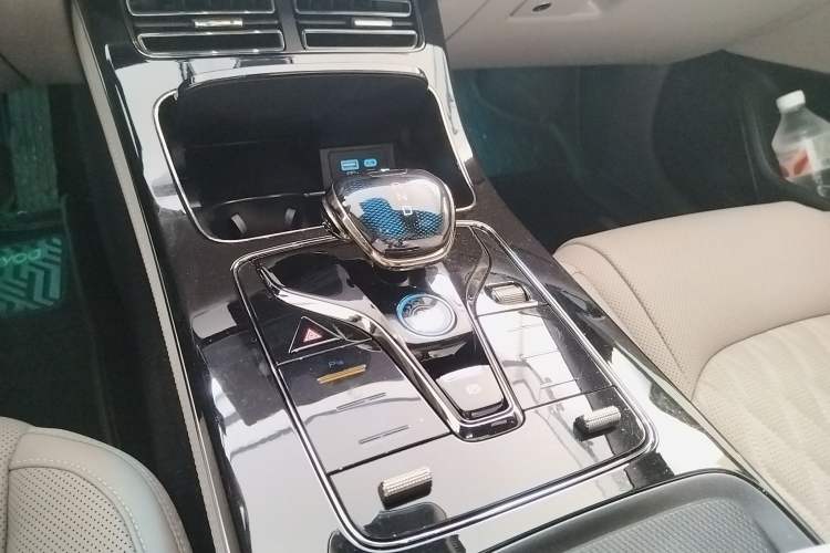 Used BYD Han 2024 EV Glory Edition 605KM Front-Wheel-Drive Premium Model
