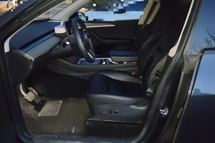 Used Tesla Model Y 2022 Long-Range All-Wheel-Drive Version