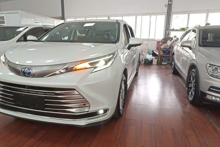 Used Toyota Sienna 2021 2.5L Hybrid Comfort Edition
