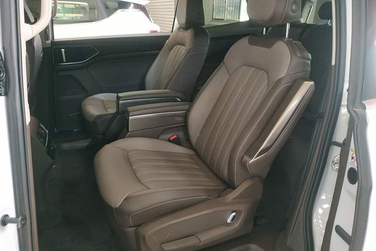 Used Volkswagen Viloran 2024 330TSI Luxury Edition
