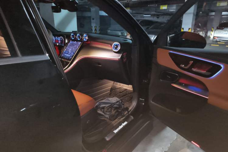 Used Mercedes-Benz GLC 2024 GLC 260 L 4MATIC Luxury Model 5 Seats
