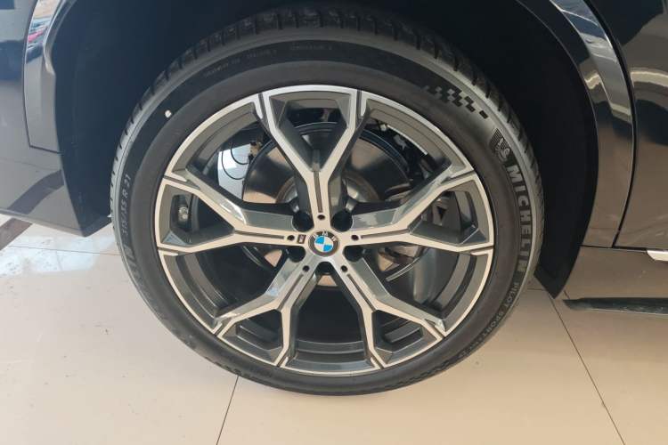 Used BMW X5 2023 xDrive 30Li Luxury M Sport Package
