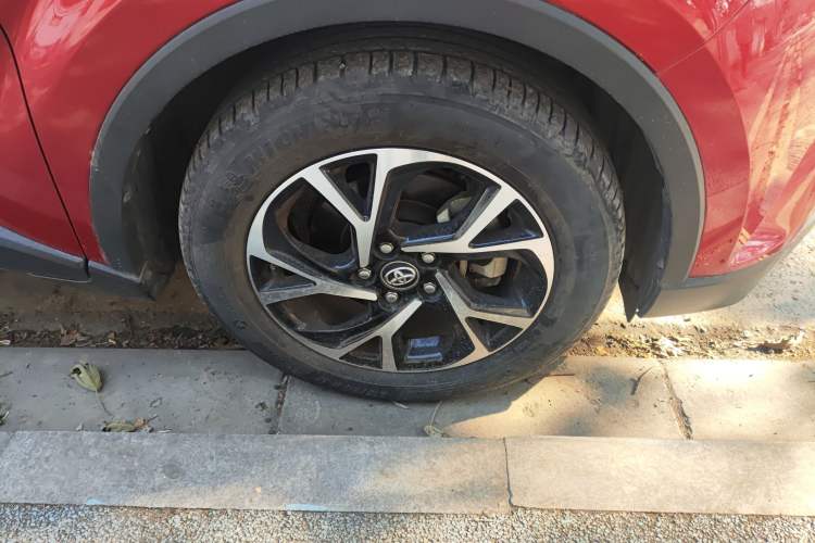 Used Toyota C-HR 2018 2.0L Leading with Sunroof China V Standard
