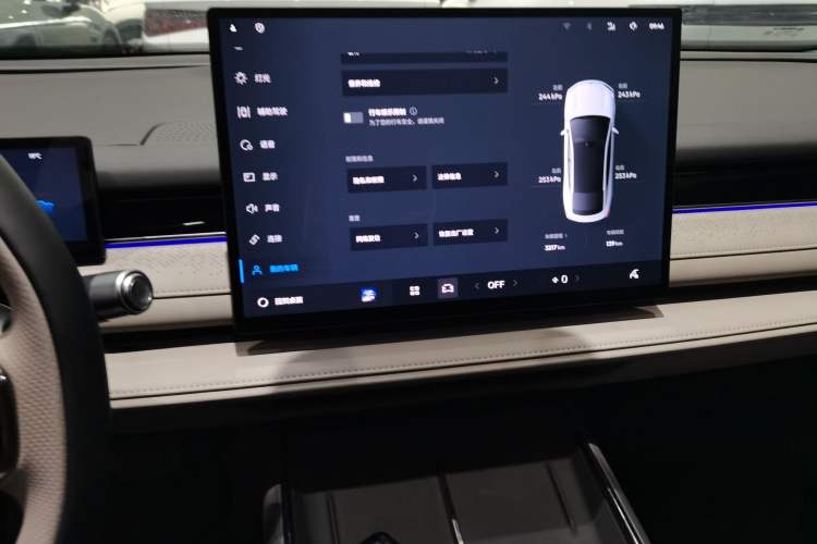 Used  Galaxy 8 2025 130km EM-i Deluxe Edition