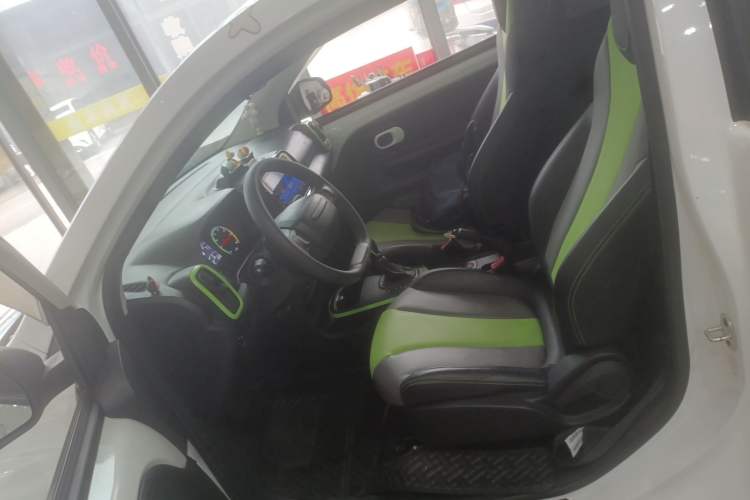 Used Roewe Clever 2021 302 km New Four-Seater Super-Efficient Version
