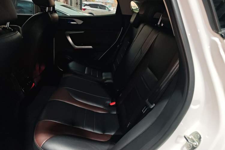 Used Wey VV5 2021 1.5T Two-Wheel Drive Color Pioneer